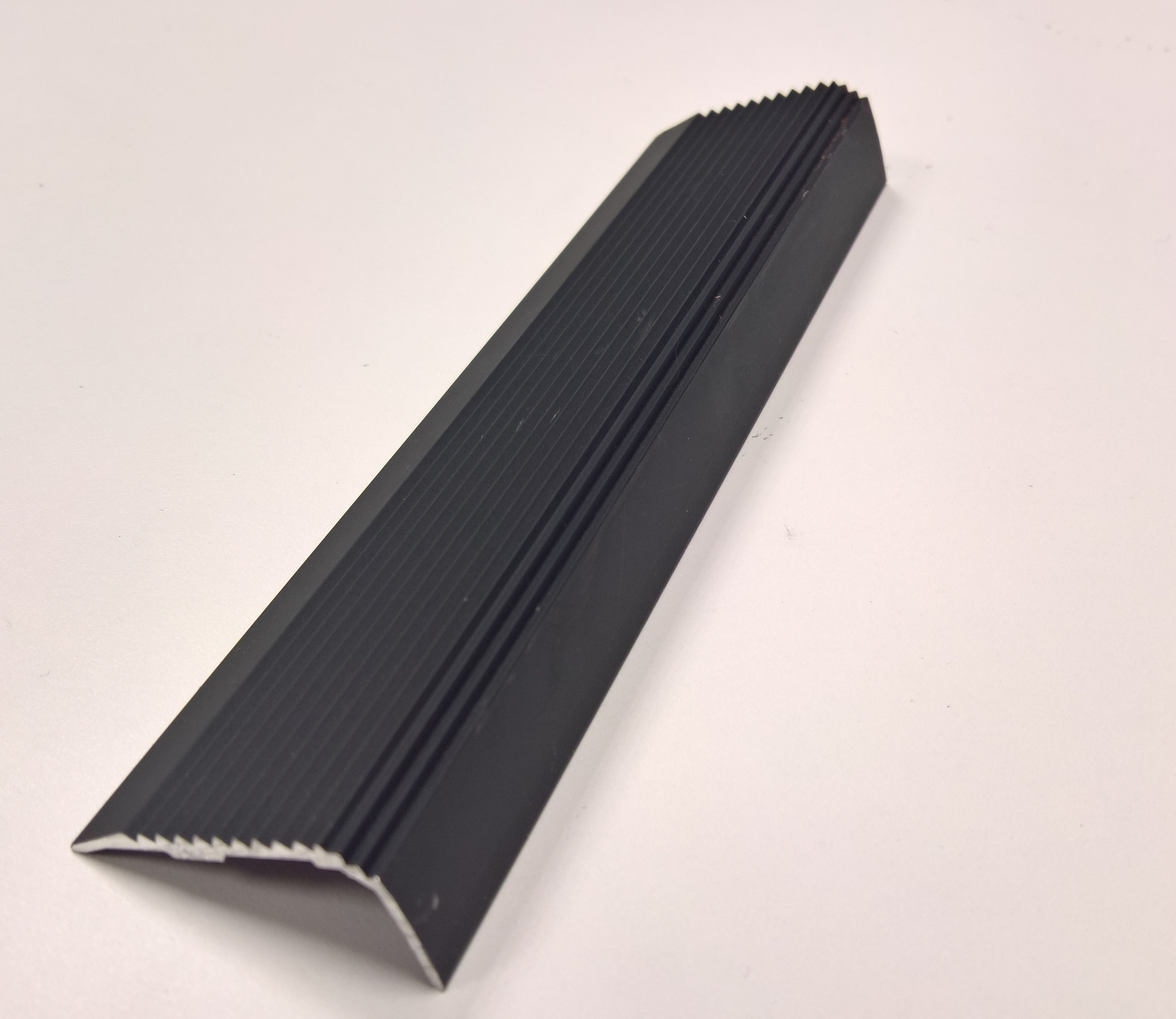 nez de marche alu nez de marche aluminium avec ou sans perforation erp de bonne qualit 233 nez de marche alu nez de marche aluminium avec ou sans perforation erp de bonne qualit 233